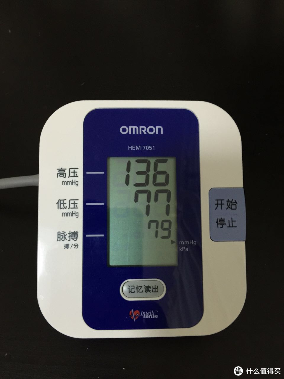 Omron 欧姆龙 智能电子血压计上臂式 HEM-7051