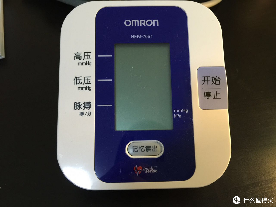 Omron 欧姆龙 智能电子血压计上臂式 HEM-7051