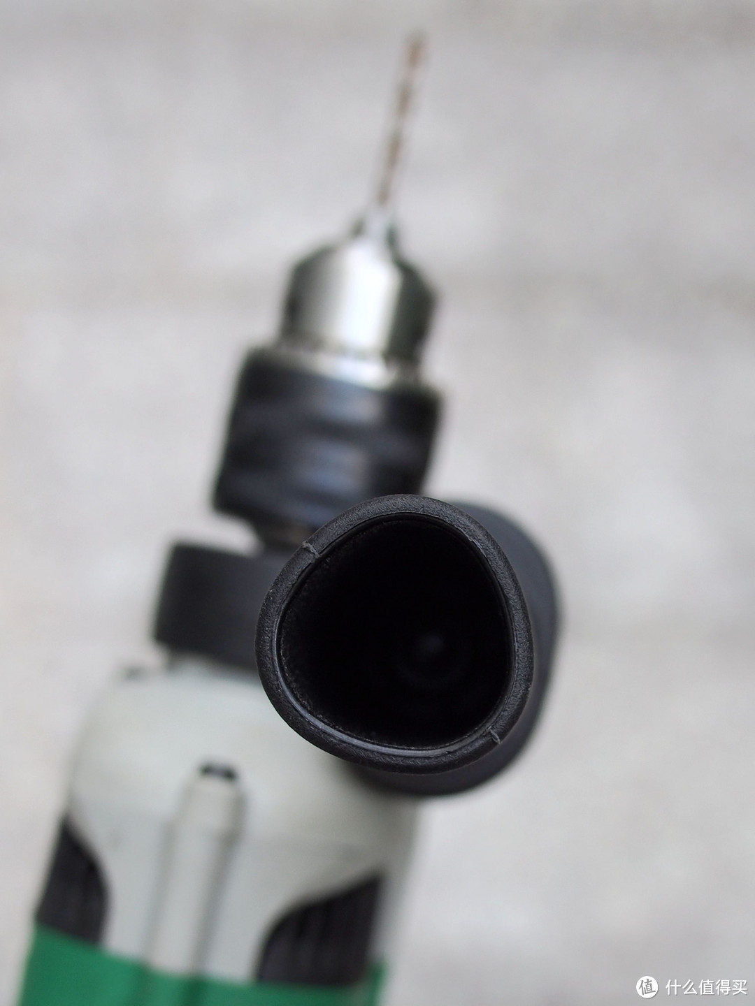 小鲜肉投入战斗!日立 DV13VSS(Kit) 冲击钻套装在搭建家庭车库中的使用