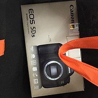 佳能 EOS 5DS 全画幅单反相机外观展示(机身|电池|电源线|接口|数据线)