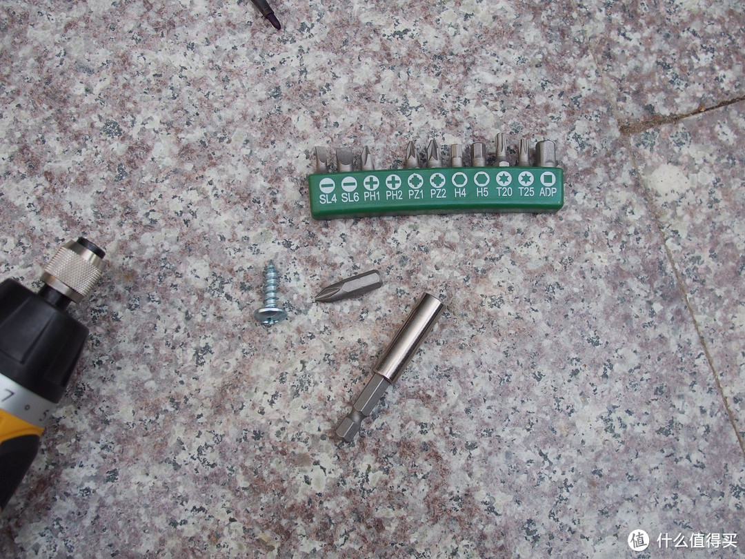 小鲜肉投入战斗!日立 DV13VSS(Kit) 冲击钻套装在搭建家庭车库中的使用