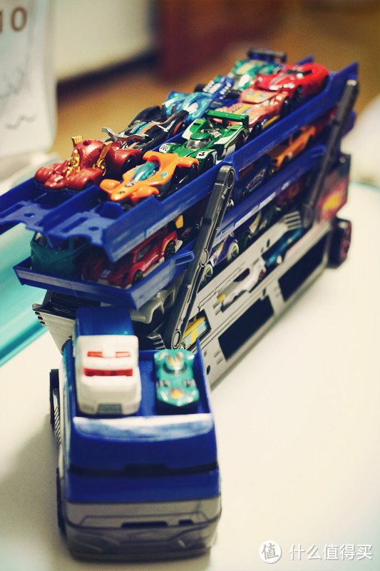 #有货自远方来# 黑五送给儿子的礼物：VHot Wheels 风火轮 5层运输车