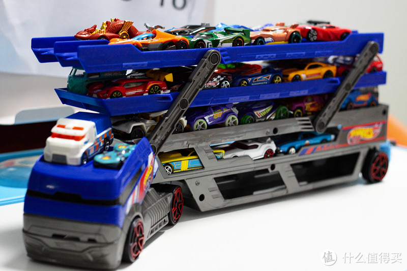 #有货自远方来# 黑五送给儿子的礼物：VHot Wheels 风火轮 5层运输车