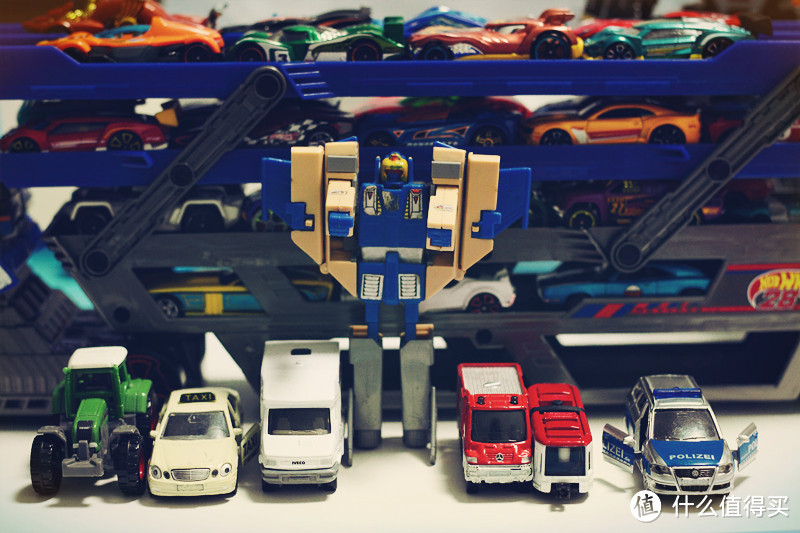 #有货自远方来# 黑五送给儿子的礼物：VHot Wheels 风火轮 5层运输车