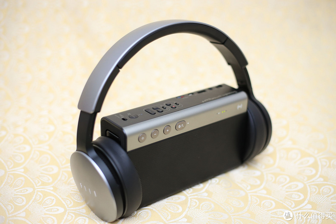 身材不大，嗓音嘹亮 — CREATIVE 创新 Sound Blaster ROAR2 声霸锣二代 无线便携音箱