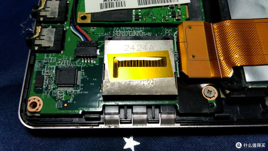特立独行—— TOSHIBA 东芝 Satellite U845W-S410 14.4-Inch 超极本