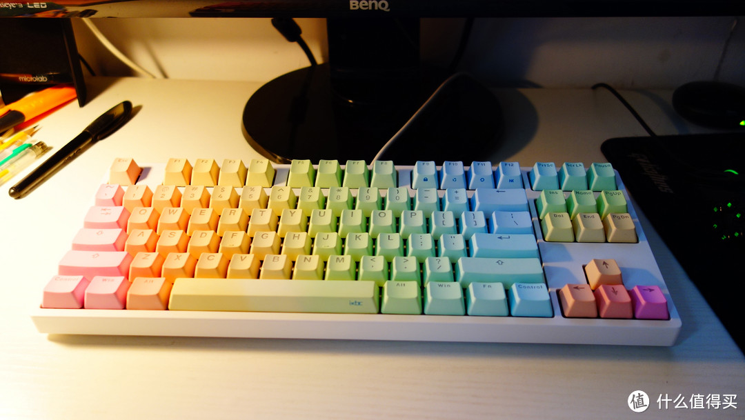 颜值才是王道：ikbc G87白色茶轴彩虹浸染键盘