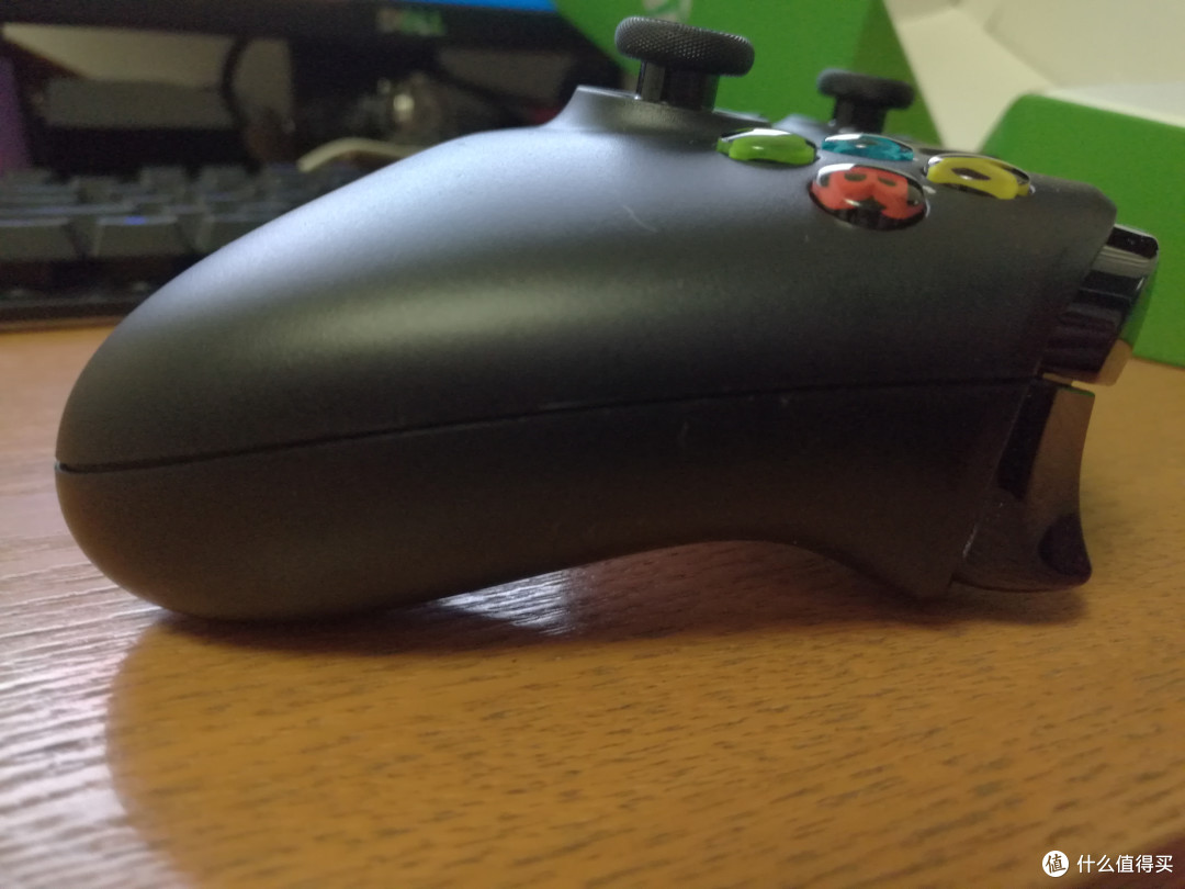 忍无可忍无需再忍,终于入了Xbox one的无线手柄