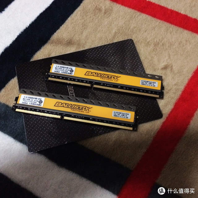 crucial 英睿达 黄马甲 铂胜智能系列 DDR3 1600 内存 小超怡情