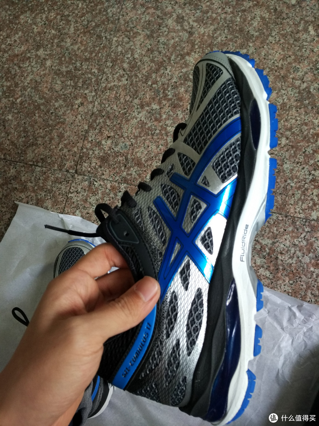 为信仰充值，第一次入手：ASICS 亚瑟士 GEL-CUMULUS 17 T5D3N 男款跑鞋