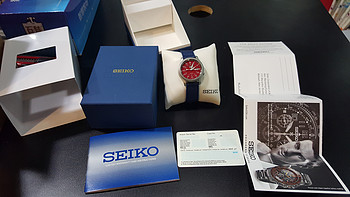 30美金的一抹红：SEIKO 精工 SNKM95 男款机械表 到货开箱