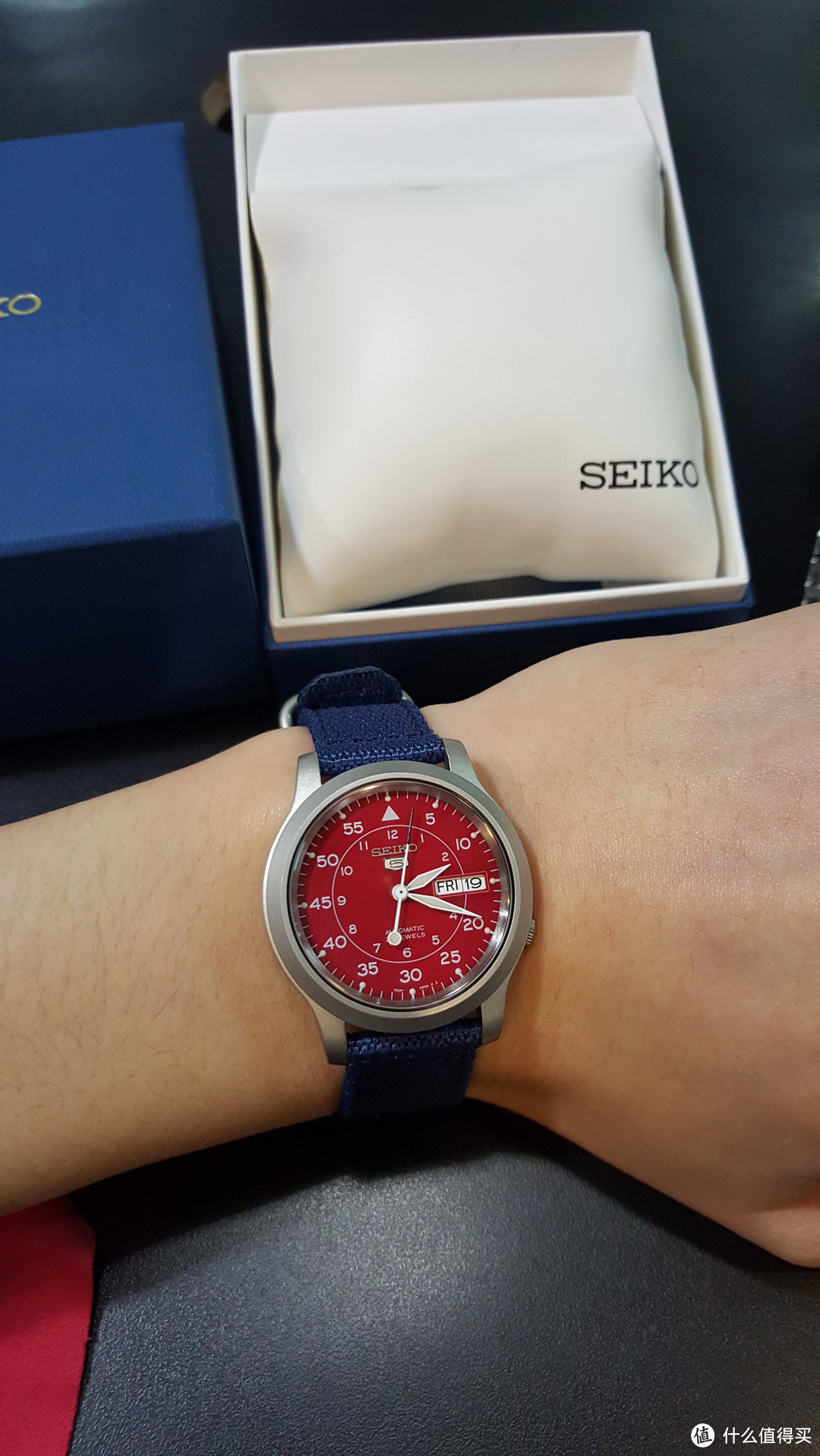 30美金的一抹红：SEIKO 精工 SNKM95 男款机械表 到货开箱