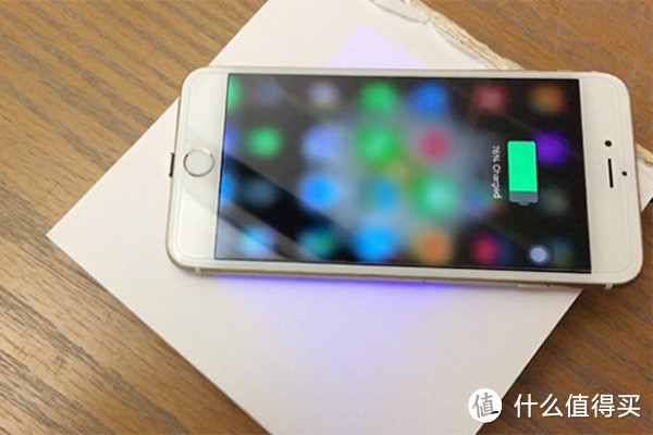 为iPhone增加无线充电能力：MOOS 无线充电贴纸开始预订