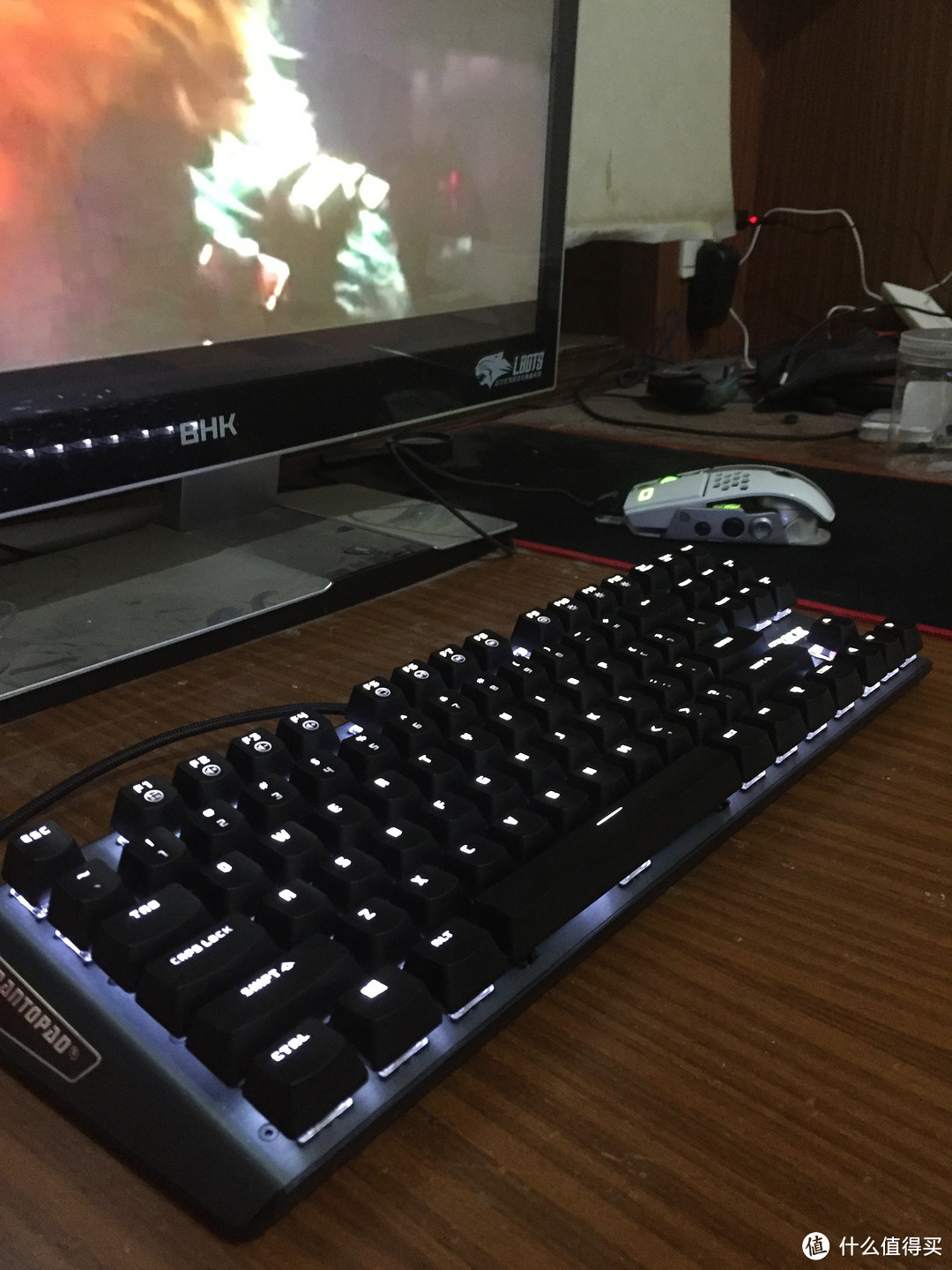新年首次晒单：Rantopad 镭拓 MXX 背光游戏机械键盘 （深空灰-红轴）