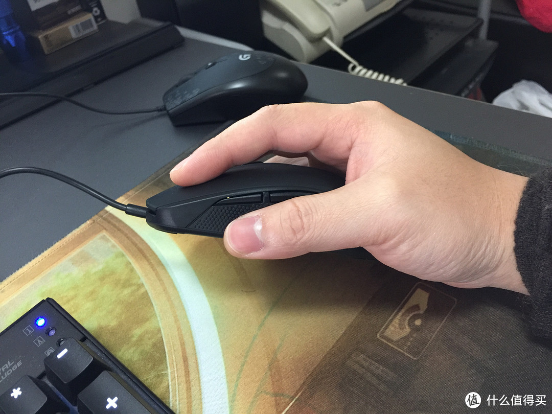 颜色绚丽而不浮夸，亮点就是搞灯——SteelSeries RIVAL 100 光学游戏鼠标众测报告