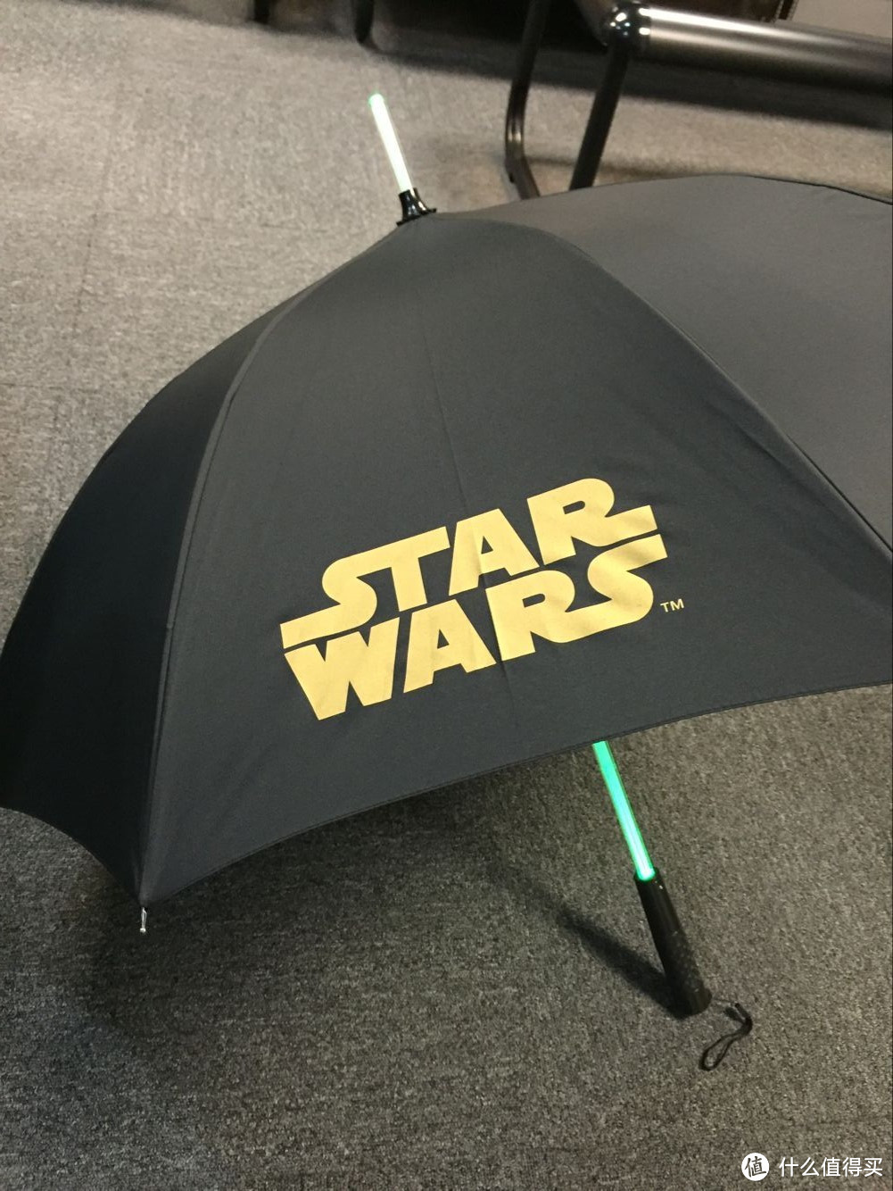 May zhe force be with your Umbrella 星战党不容错过的实用官方授权雨伞