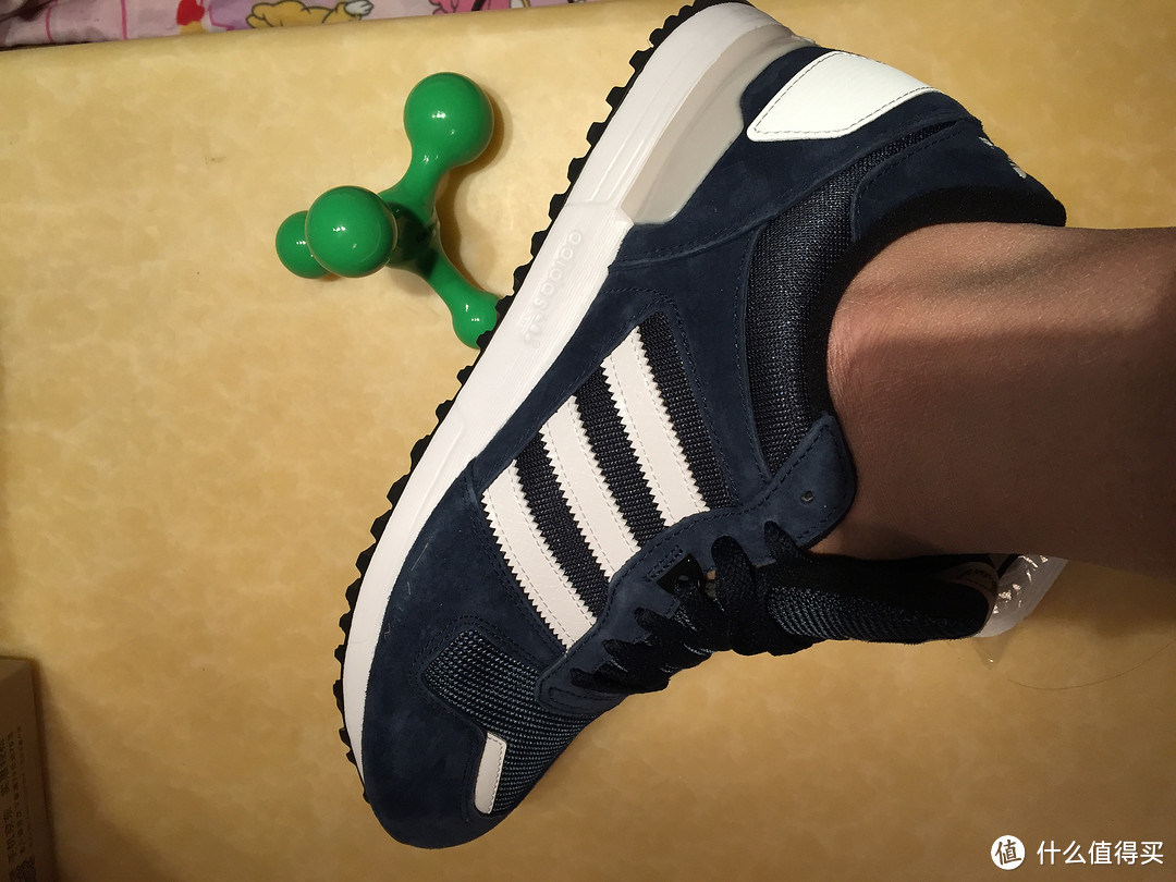 #有货自远方来#  美亚黑五战果 adidas 阿迪达斯 ZX 700 男款经典复古跑鞋开箱晒物