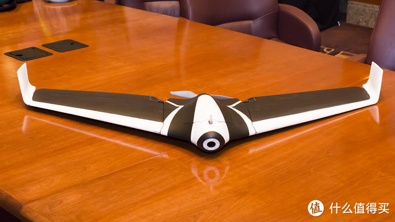 可连续飞行45分钟：Parrot 派诺特 展出 Disco 翼式无人机