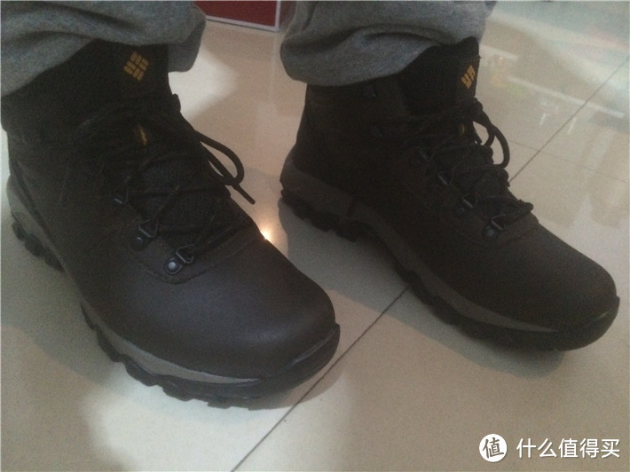 Columbia 哥伦比亚 Newton Ridge Plus II Wide Hiking Boot 男款中帮徒步鞋 开箱