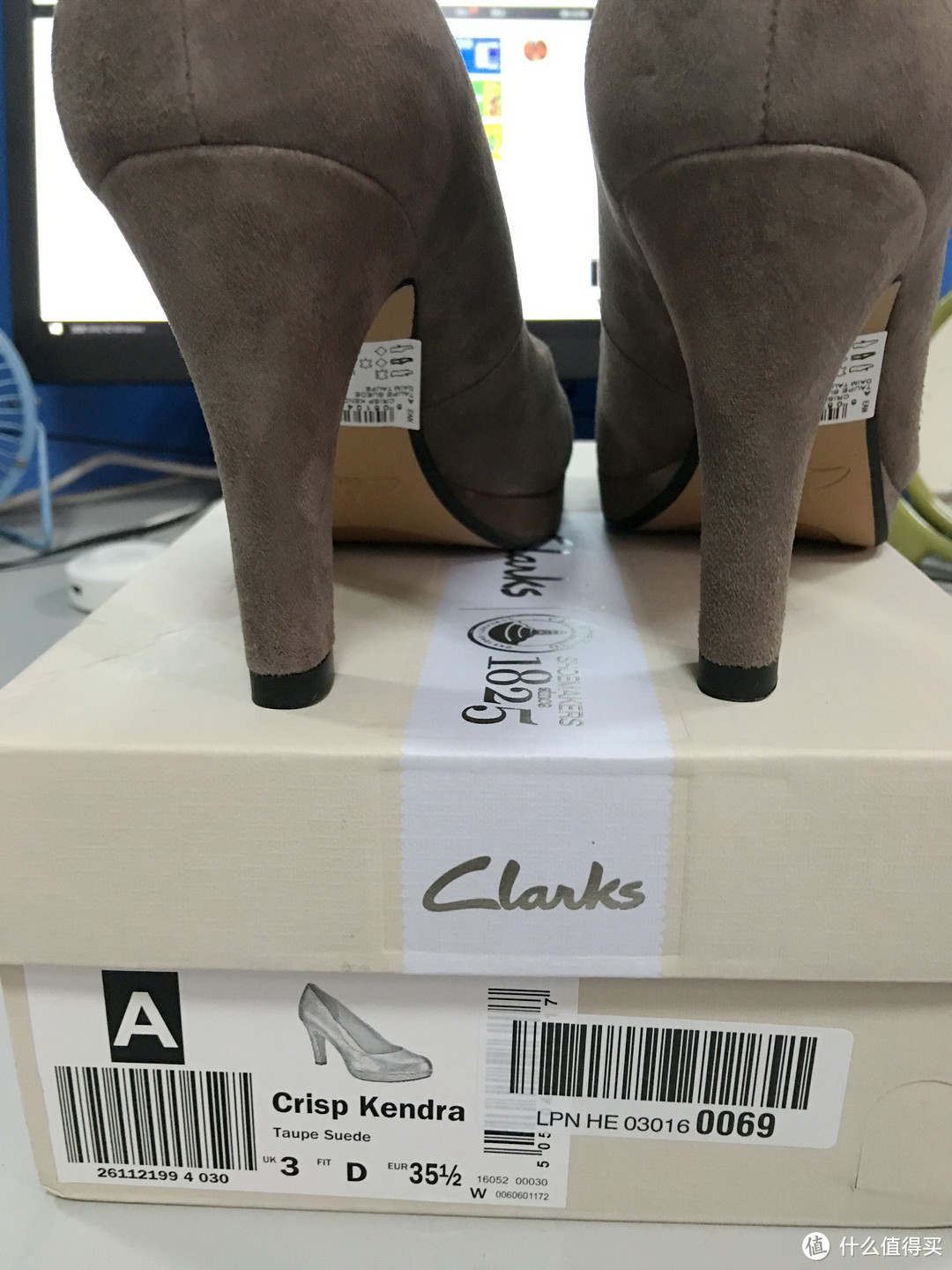 来自德亚的第一双 Clarks 高跟鞋