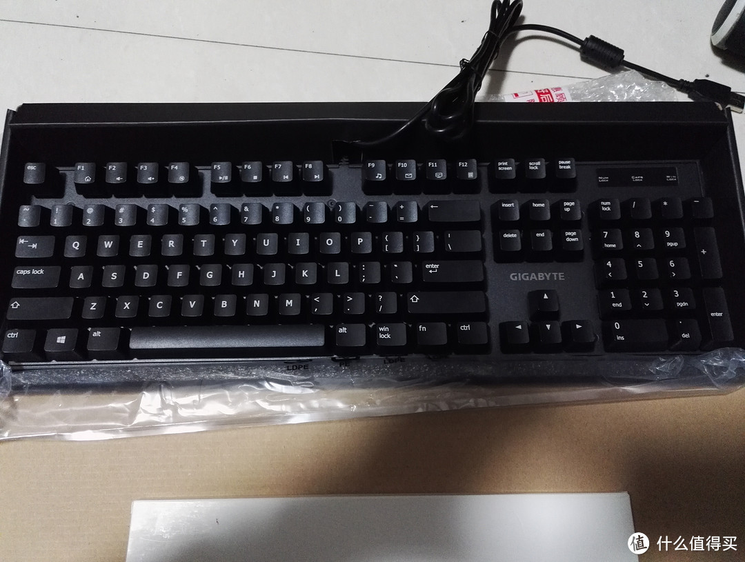 GIGABYTE 技嘉 FORCE K83 红轴键盘开箱