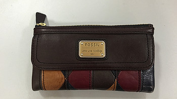 FOSSIL Emory Clutch 女款手拿包外观介绍(拉链袋|搭扣|暗扣|logo)