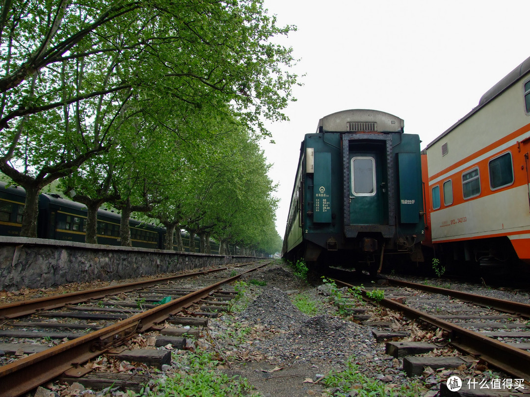 再见，那一抹绿色——百万城ND5 II型内燃机车、25型双层硬座车厢、22型软卧客车厢