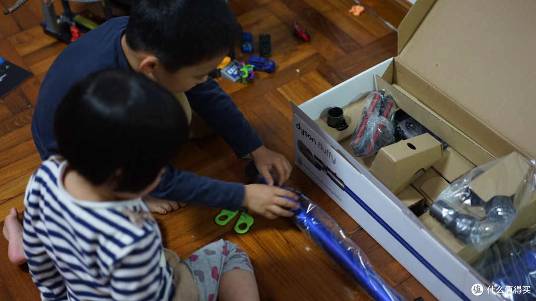 不仅仅是精品工具,更是小孩好玩具:dyson 戴森 DC74手持吸尘器&BlueAir 布鲁雅尔303 空气净化器 开箱