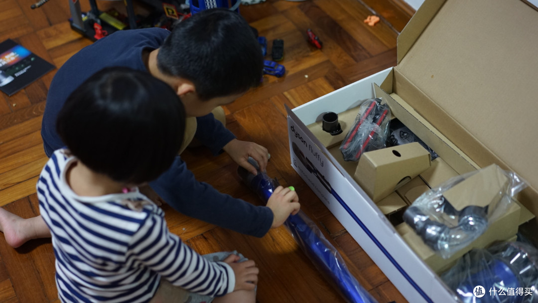 不仅仅是精品工具,更是小孩好玩具:dyson 戴森 DC74手持吸尘器&BlueAir 布鲁雅尔303 空气净化器 开箱