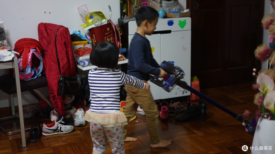 不仅仅是精品工具,更是小孩好玩具:dyson 戴森 DC74手持吸尘器&BlueAir 布鲁雅尔303 空气净化器 开箱