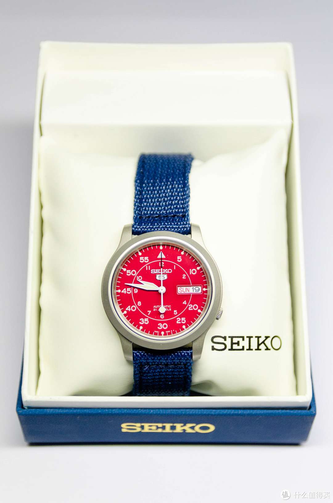 迟来的开箱晒物：SEIKO 精工 SNKM95 骚红男款机械表