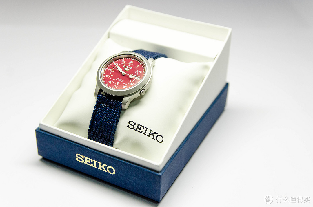 迟来的开箱晒物：SEIKO 精工 SNKM95 骚红男款机械表