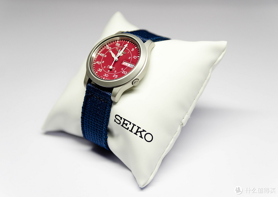 迟来的开箱晒物：SEIKO 精工 SNKM95 骚红男款机械表