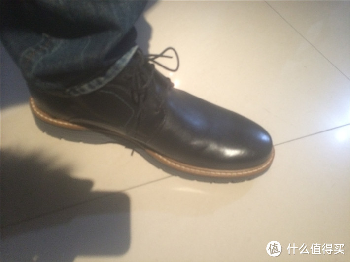 Clarks Newkirk Top Chukka 男款短靴的鞋面