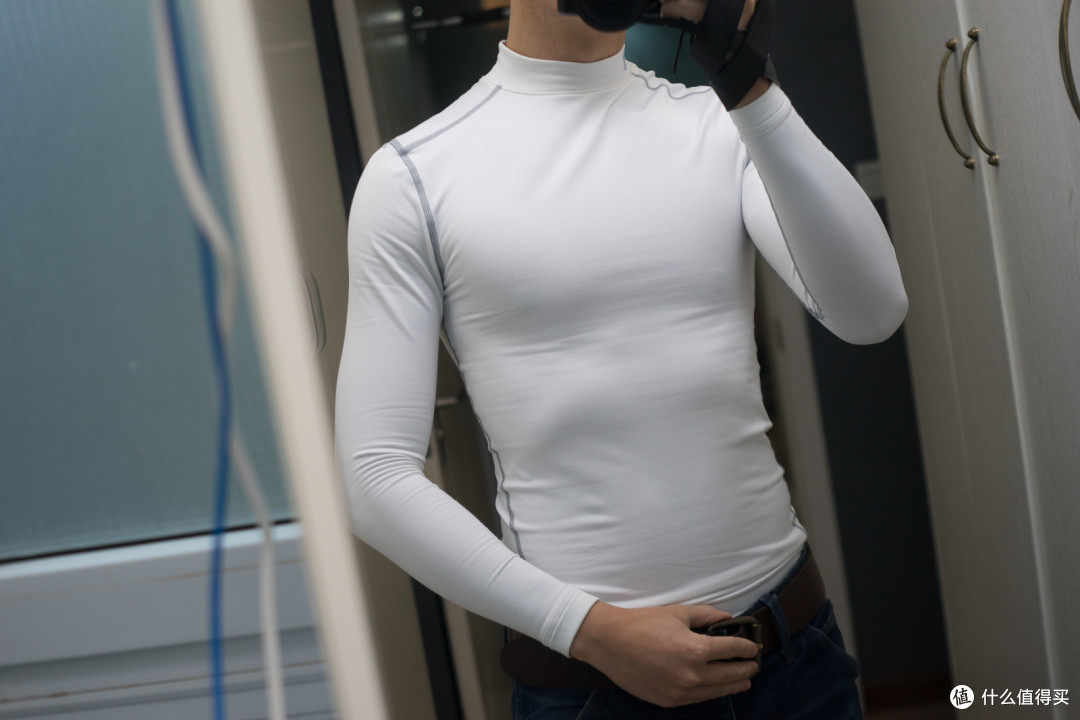 让冬天更有型——安德玛ColdGear® Infrared Armour强力伸缩圆领运动衣