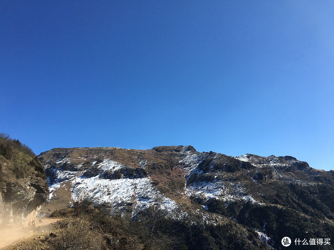 云海人家看山顶