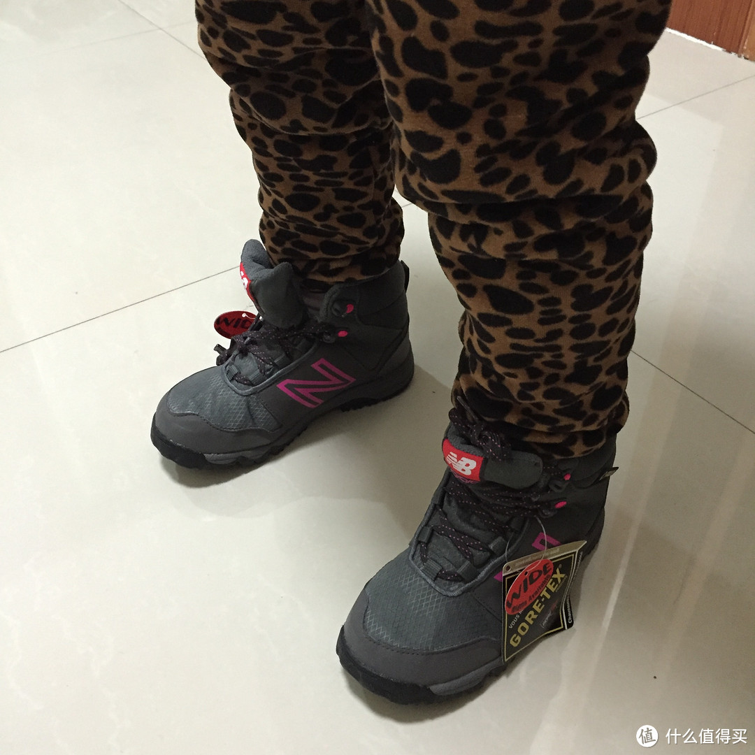 给女儿买的 New Balance 童鞋 KG1000GY和KV574IFY