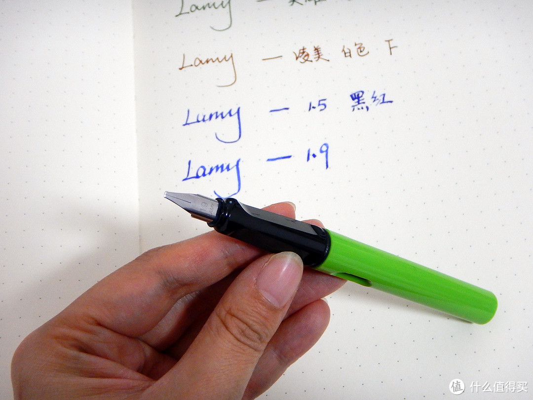 lamy 凌美 白色狩猎 F尖 钢笔和黑红JOY礼盒 简单对比