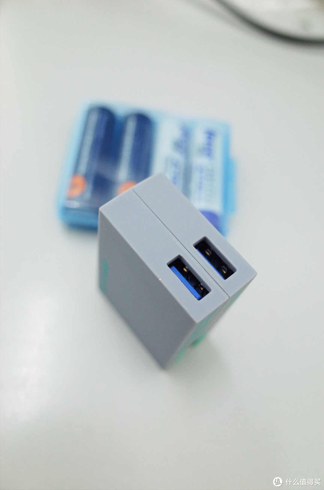 真的很小巧！ loca 路可 双口USB充电器简单开箱