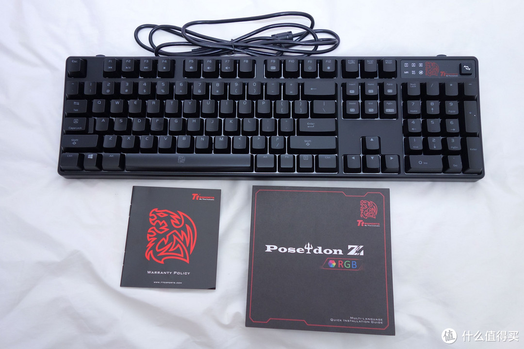 背光炫酷手感好— 曜越 斗龙 TteSPORTS 波塞冬Z RGB幻彩游戏背光机械键盘