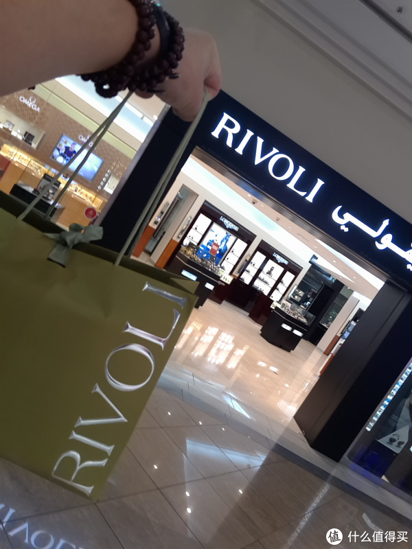 在rivoli撸了一块表,价格很不错,这里简单的开下箱
