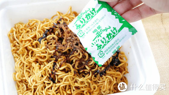 黑暗料理?日本明星食品 推出 情人节特别版 巧克力味炒面