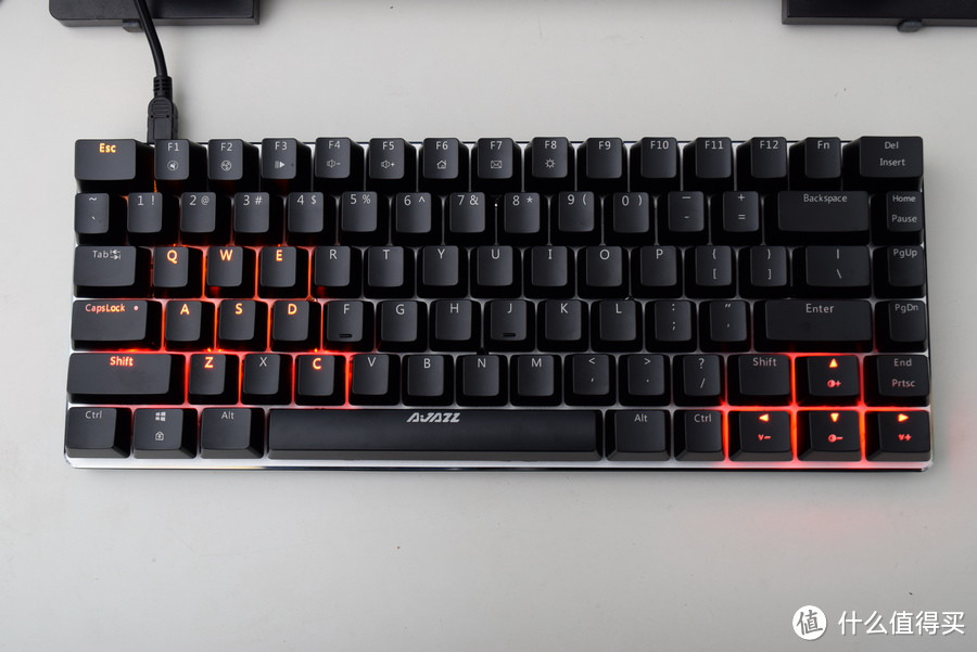图个红火：入手人生第一把机械键盘——黑爵 AK33 烈焰版