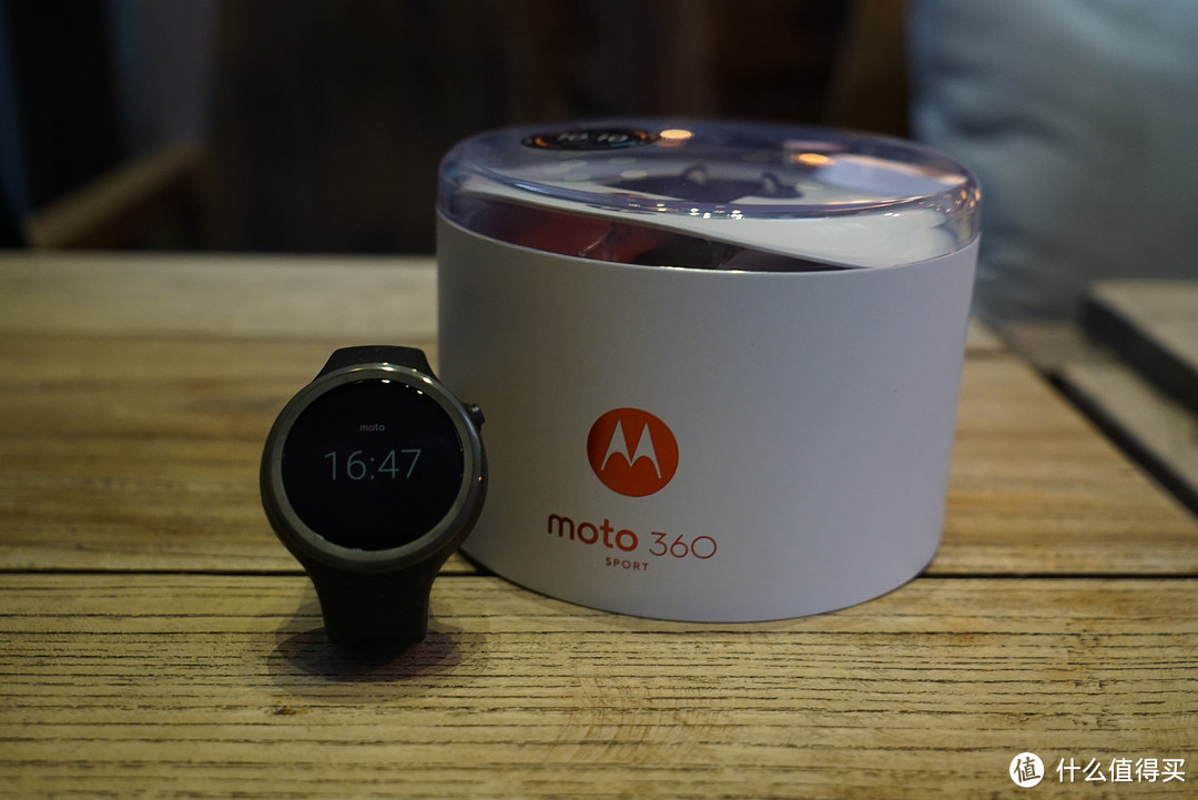 AnyLight混合背光显示屏：MOTOROLA 摩托罗拉 Moto 360 Sport 智能手表 正式发售