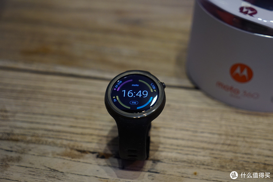 AnyLight混合背光显示屏：MOTOROLA 摩托罗拉 Moto 360 Sport 智能手表 正式发售