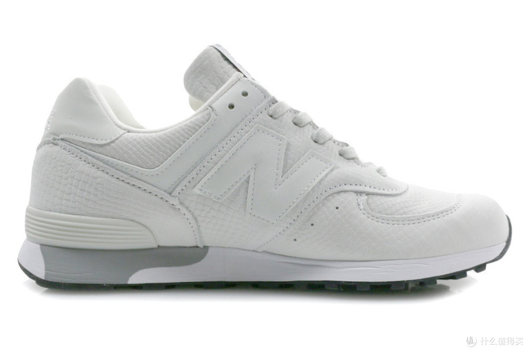 奢华蛇皮纹:new balance 经典跑鞋 576 推出全白新配色