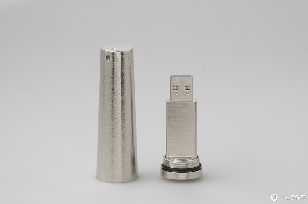 可能是目前世界上最坚固的优盘:LaCie 莱斯 XtremKey 32G 开箱简评