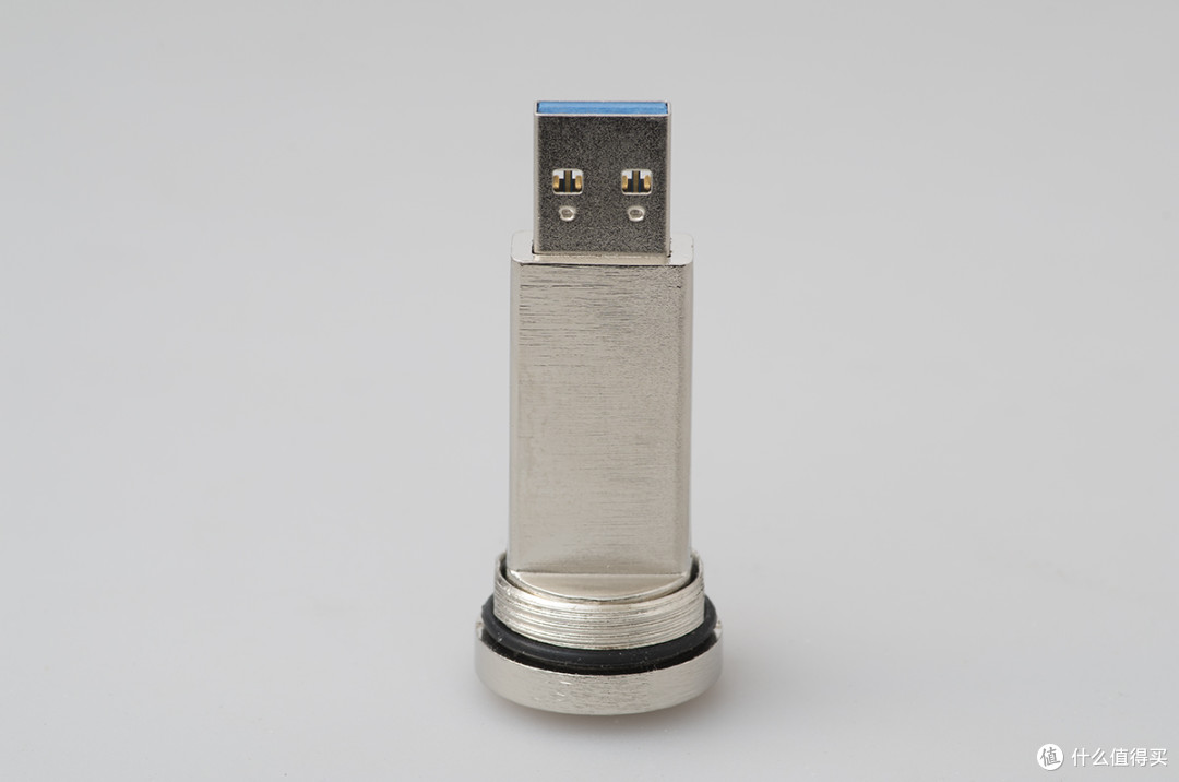 可能是目前世界上最坚固的优盘:LaCie 莱斯 XtremKey 32G 开箱简评