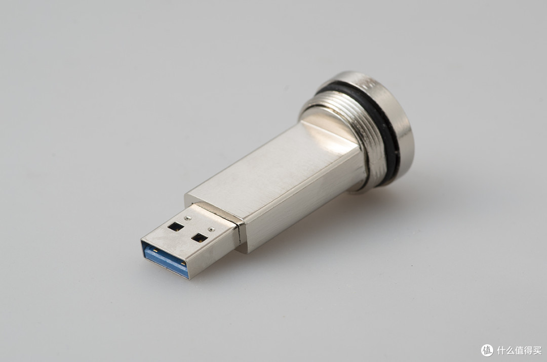 可能是目前世界上最坚固的优盘:LaCie 莱斯 XtremKey 32G 开箱简评