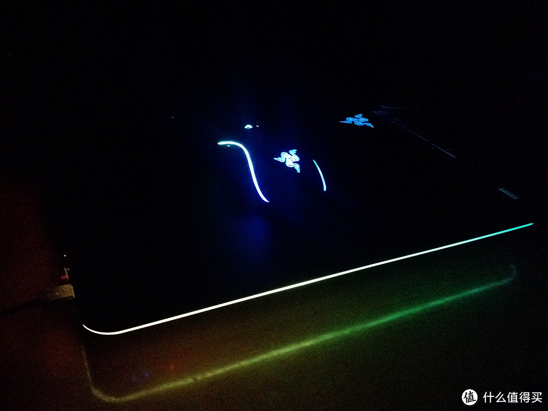 当鼠标垫邂逅LED：Razer 雷蛇 Firefly 烈焰神虫 幻彩鼠标垫